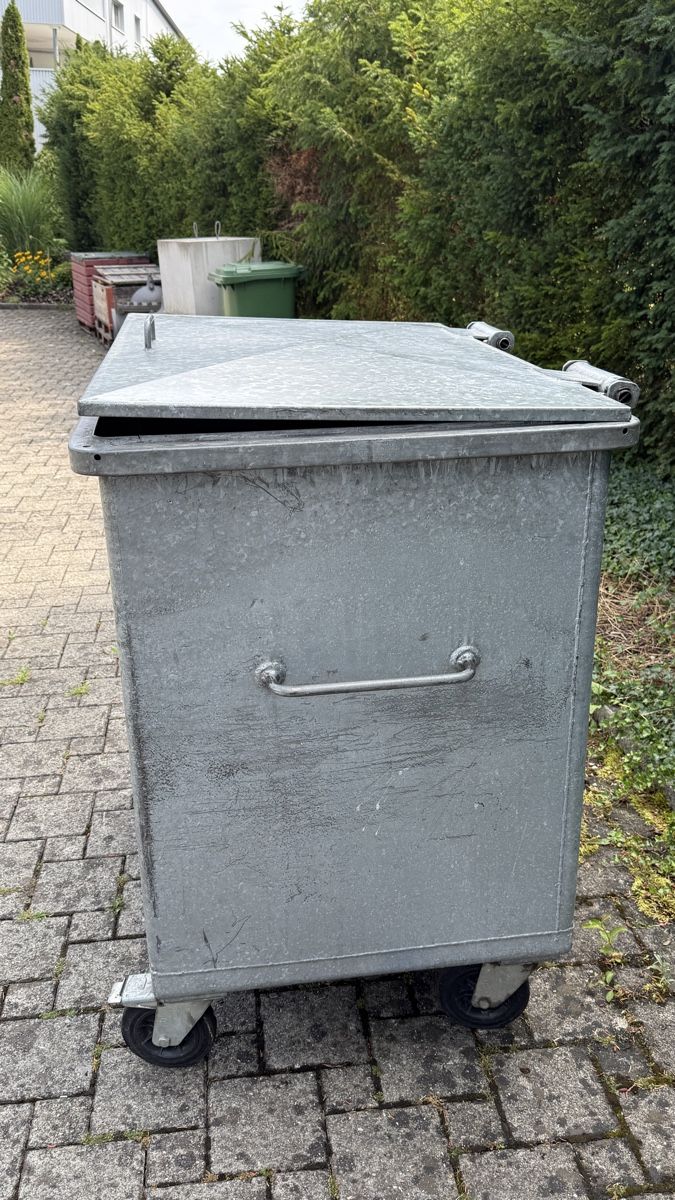 Autres articles bureau & commerces: Abfallcontainer guter Zustand – D'occasion à Russikon par Sygy79 1