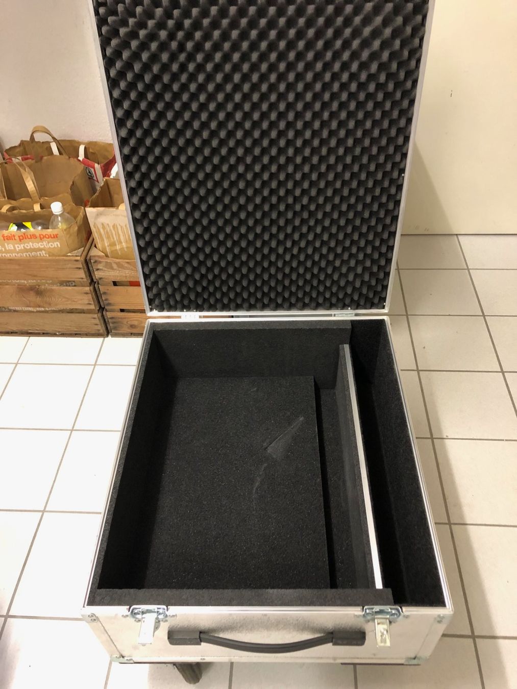 Valigie: Robuster Alukoffer/Transportbox (fahrbar) – Usato da Widen venduto da Himan 1