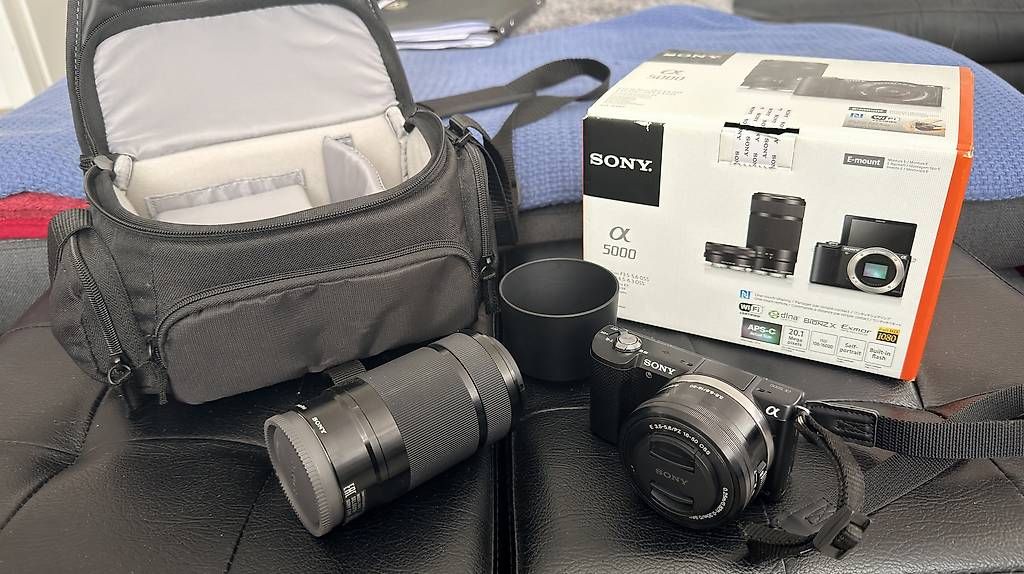 Fotocamera: Sony Alpha 5000 mit Zubehör – Usato da Biberist venduto da Kawdsjss85