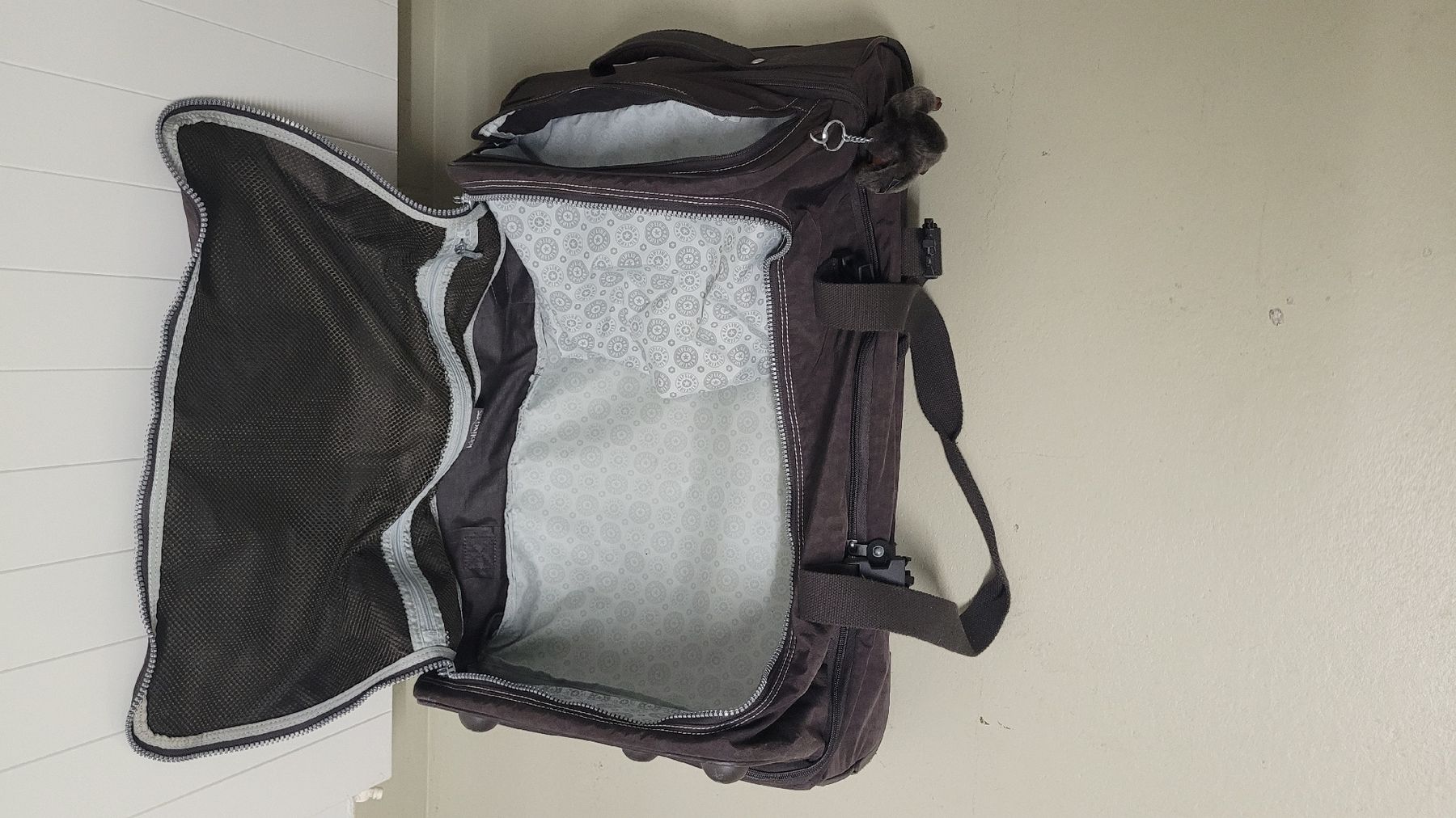 Kipling Valigie: Kipling Teagan M Reisetasche / Reisekoffer dunkelbraun – Usato da Bremgarten AG venduto da PrincessOfTheNight 2