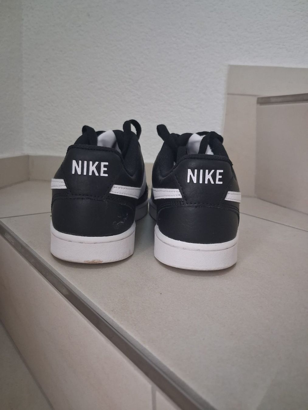 Nike Herrenschuhe: Neue Nike Schuhe Grösse 40 – Neu (gemäss Beschreibung) aus Benzenschwil von Romobebu 1