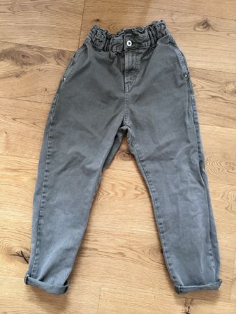 Hose von Zara mit Gummibund, Gr. 32, Top Zustand.