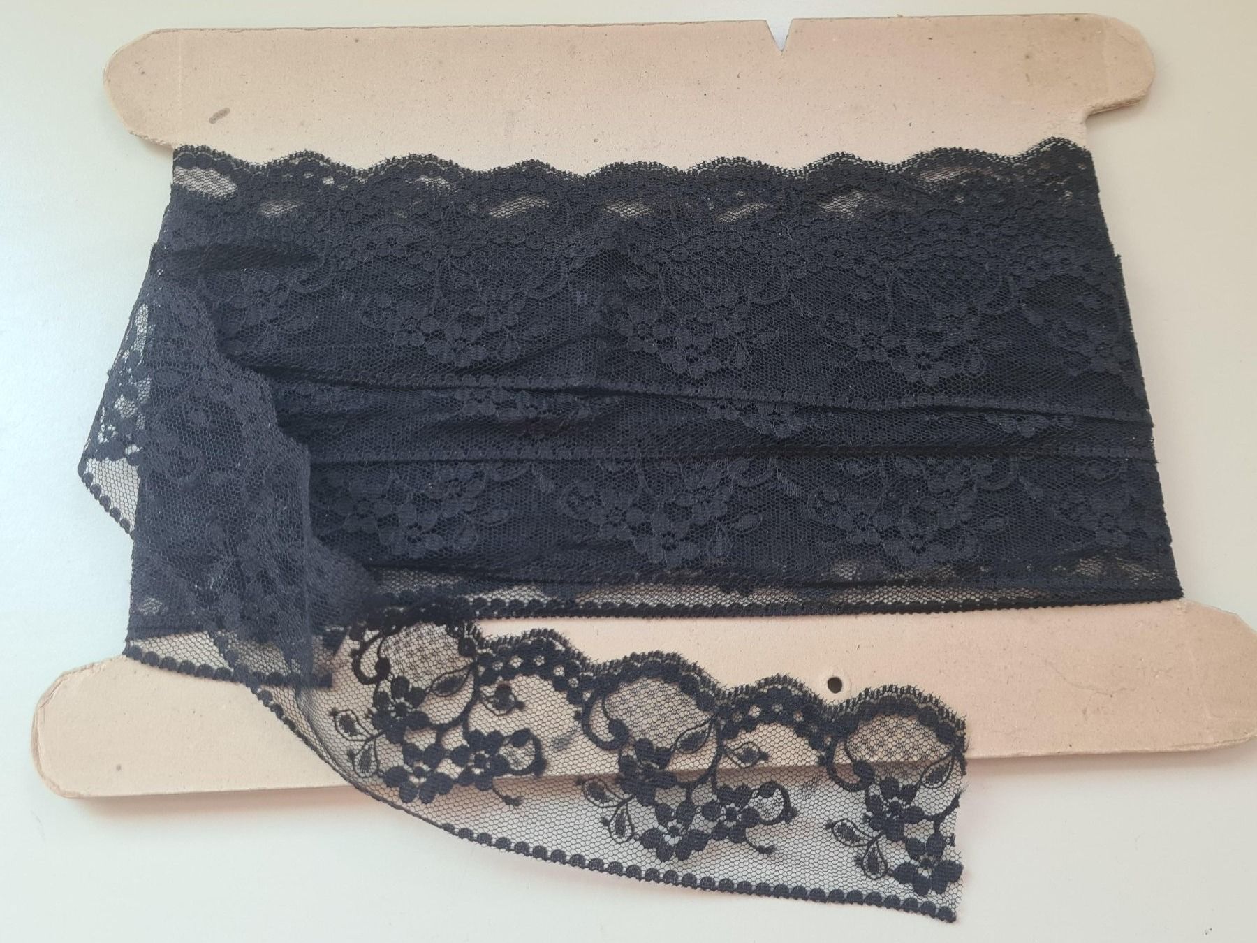 Tessuti: Schwarze Spitze, Blumenmuster, Dekoband, Nylon neu – Nuovo (secondo la descrizione) da Urdorf venduto da sumrum