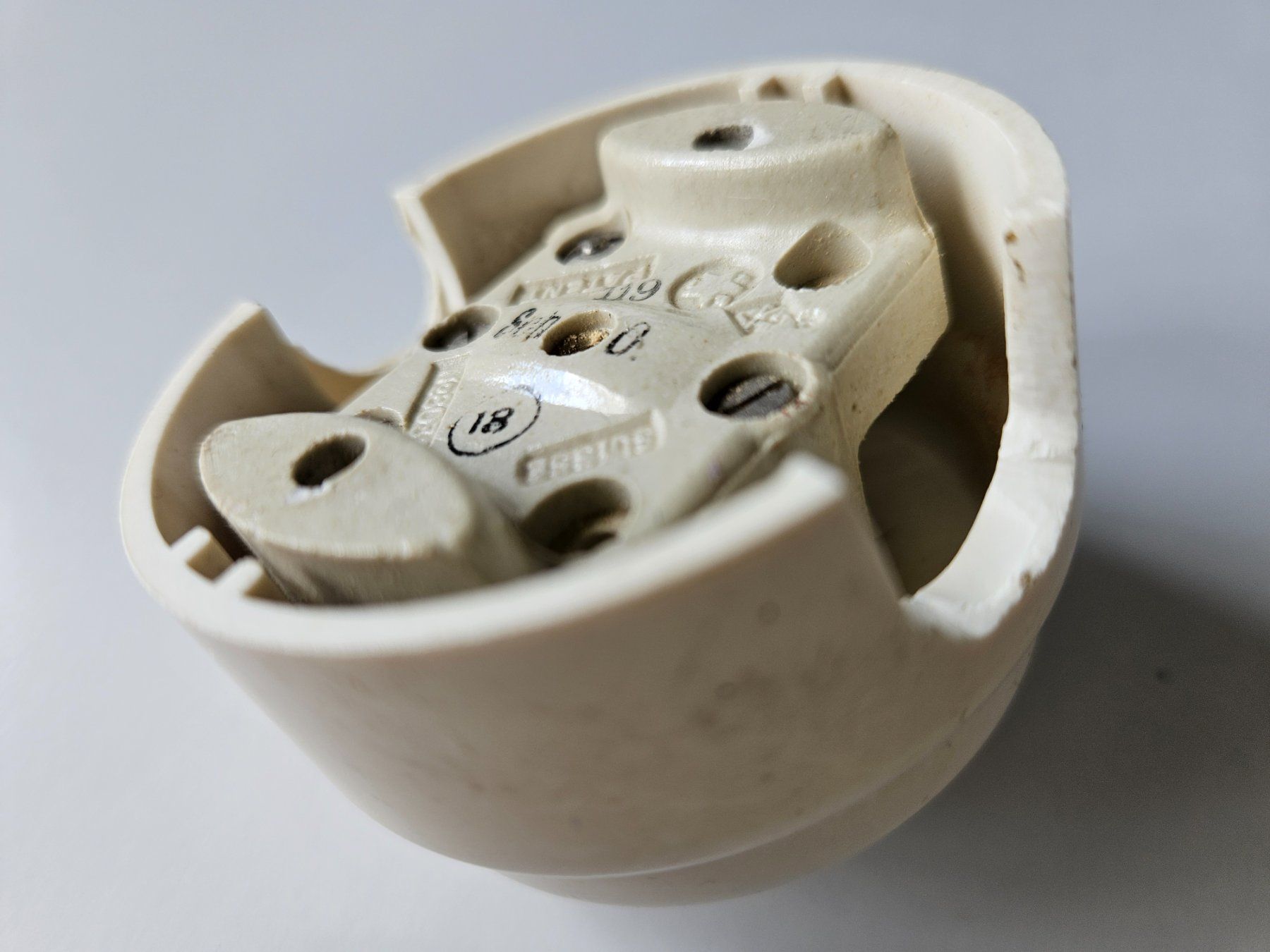 Interruttori: Interrupteur à levier en bakélite, vintage 6A - 250V – Usato da Echandens venduto da annegug 4