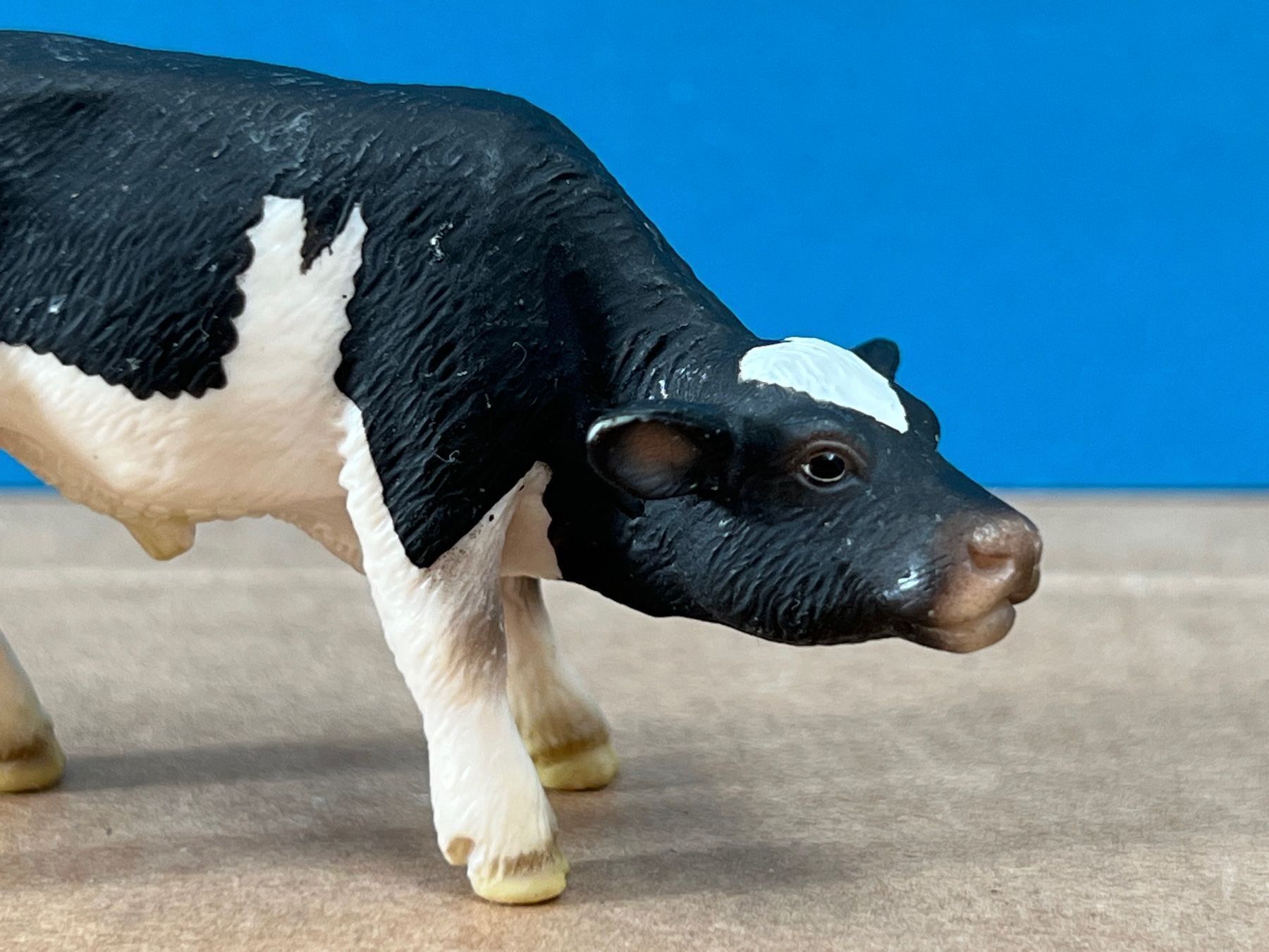 Schleich Statuette: Schleich Schwarzbunt Kalb, saugend – Usato da Ennetbaden venduto da mapa05 2