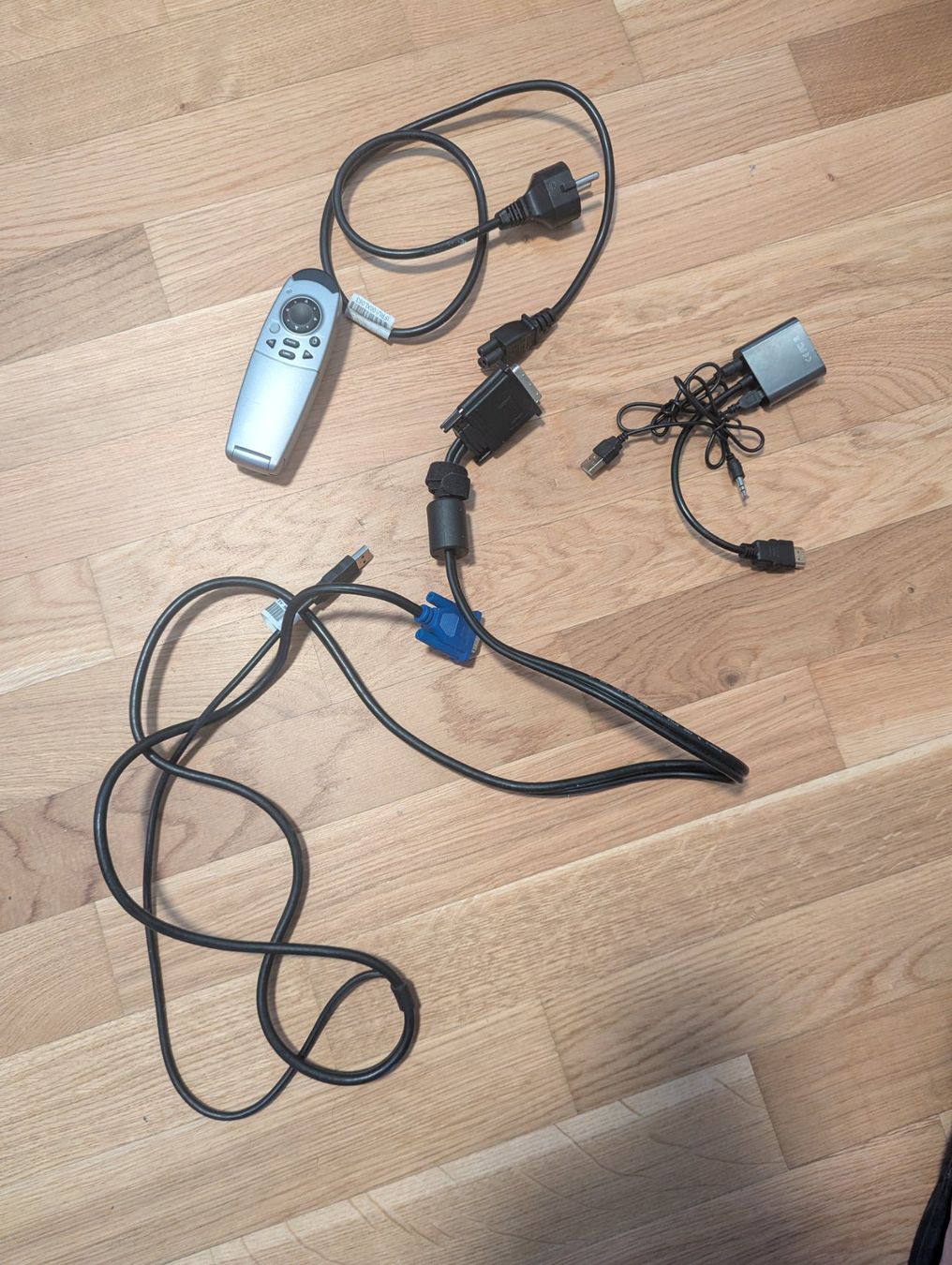 Dell Proiettori: DELL 3200MP Portable Projector - Full Set + HDMI Adapter - R – Usato da Lausanne venduto da ale_6nnz 4