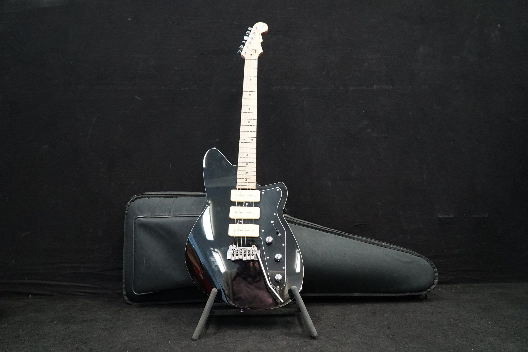 Strumenti musicali: Reverend Jetstream 390 Roasted Maple Fingerboard E-Guitar – Usato da Ortschwaben venduto da Musictrade