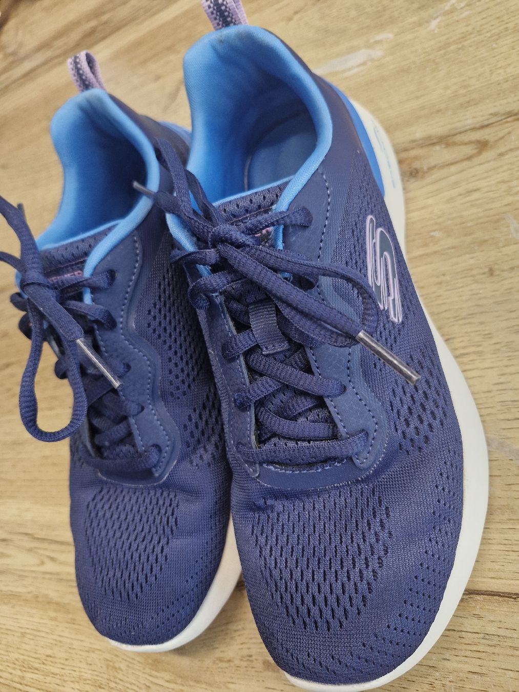 Skechers Damenschuhe: Skechers Gr. 36.5 – Gebraucht aus Hergiswil LU von 88winu
