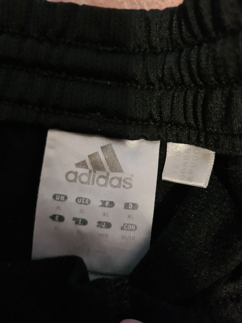 Adidas Hosen: adidas shorts – Gebraucht aus Trimbach von Meily2 1
