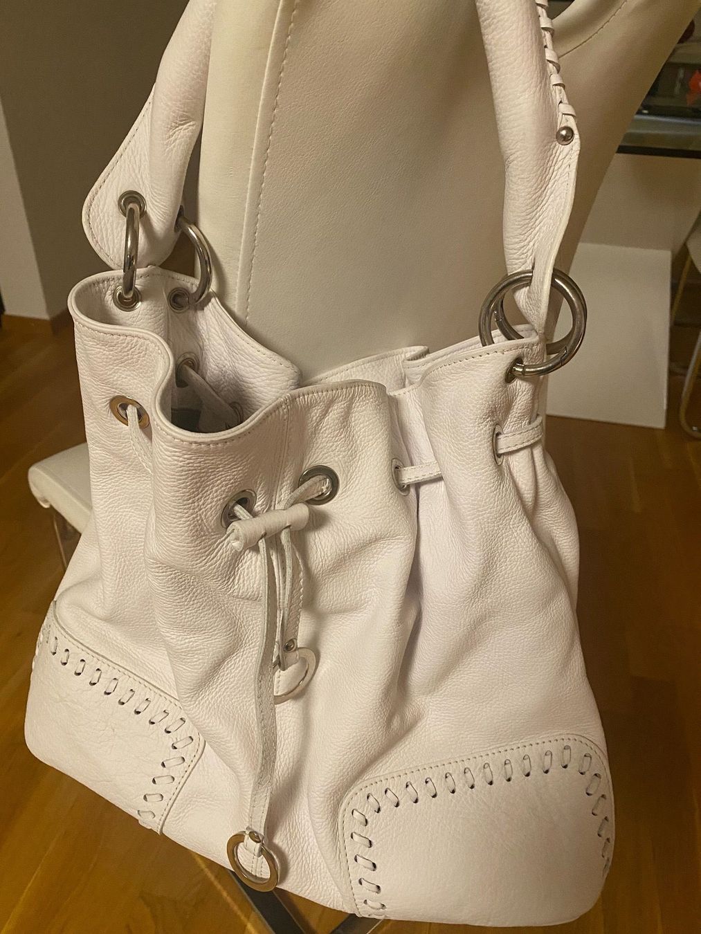 Borse da donna: Genuine Leather Beuteltasche weiss – Usato da Schmiedrued venduto da visagistinalisha 4