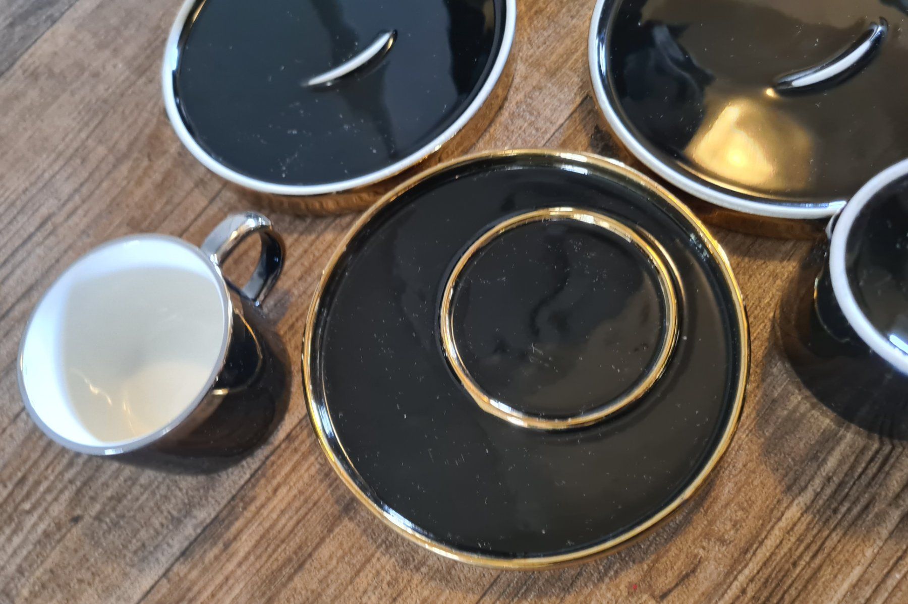 Set di piatti: 6-teiliges Espresso-Teeservice gold-schwarz – Usato da Winterthur venduto da bibummi 6