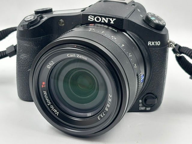 Sony Kamera: Sony DMC-RX10 / RX10 I / Mark 1 – Gebraucht aus Seewis Dorf von Plebejus