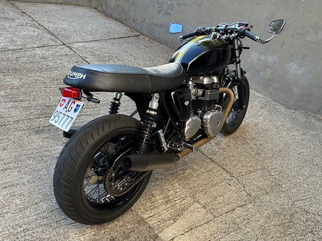 Triumph Strasse: TRIUMPH Thruxton 900 - Custom luftgekühlt – Gebraucht aus Auenstein von Stratosurfer 1