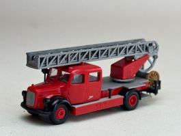VE1- Brekina Mercedes Feuerwehr Leiterwagen