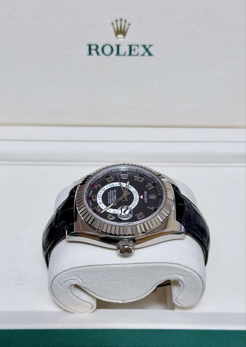 Rolex Orologi: Rolex Skydweller 18K Whitegold – Usato da Zürich venduto da WATCHROOM 4