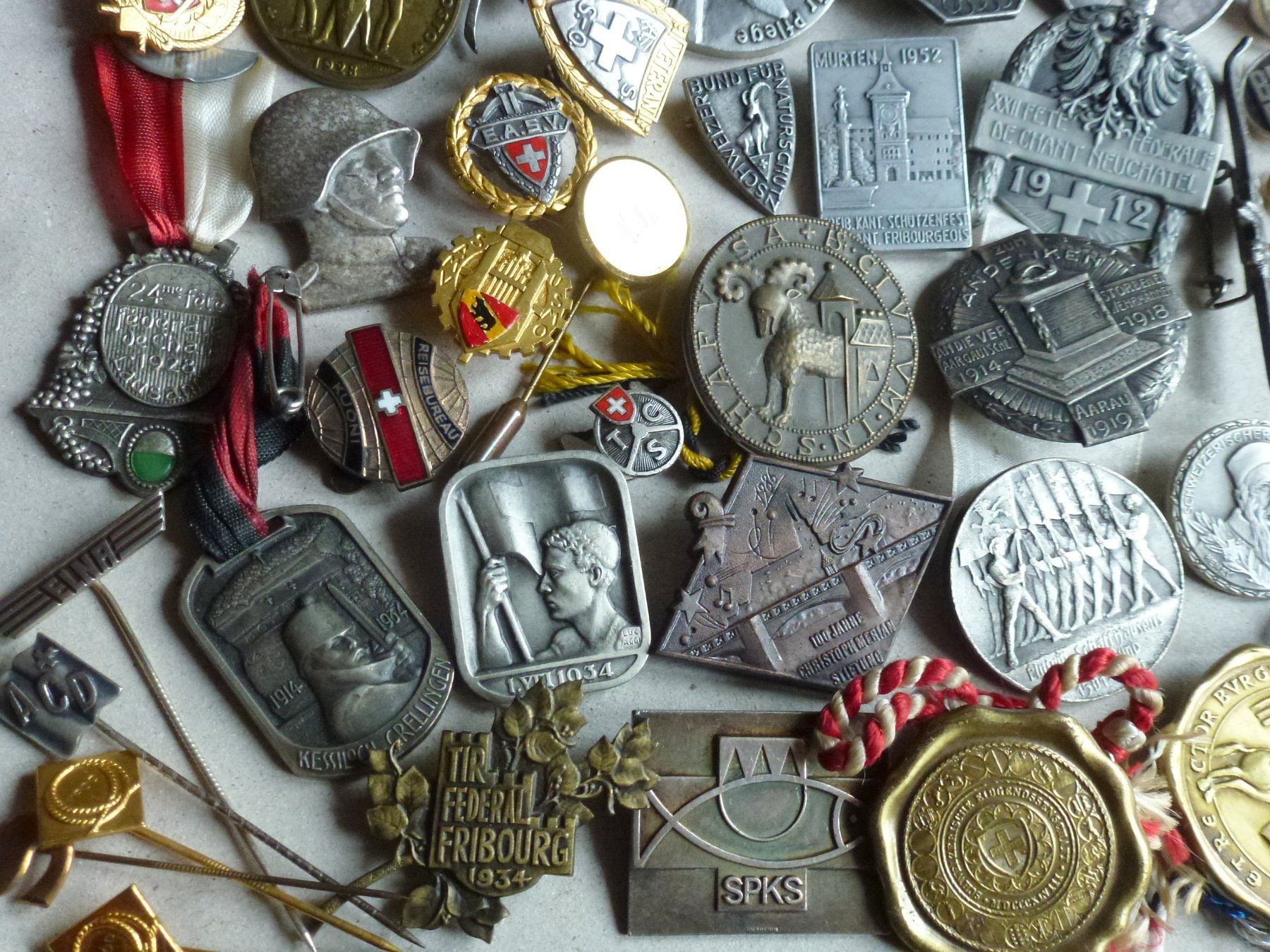 Medaglie: ++ Sammlung Anstecker, Abzeichen, auch viel Silber mitdabei – Usato da Walkringen venduto da Casablanca777 1