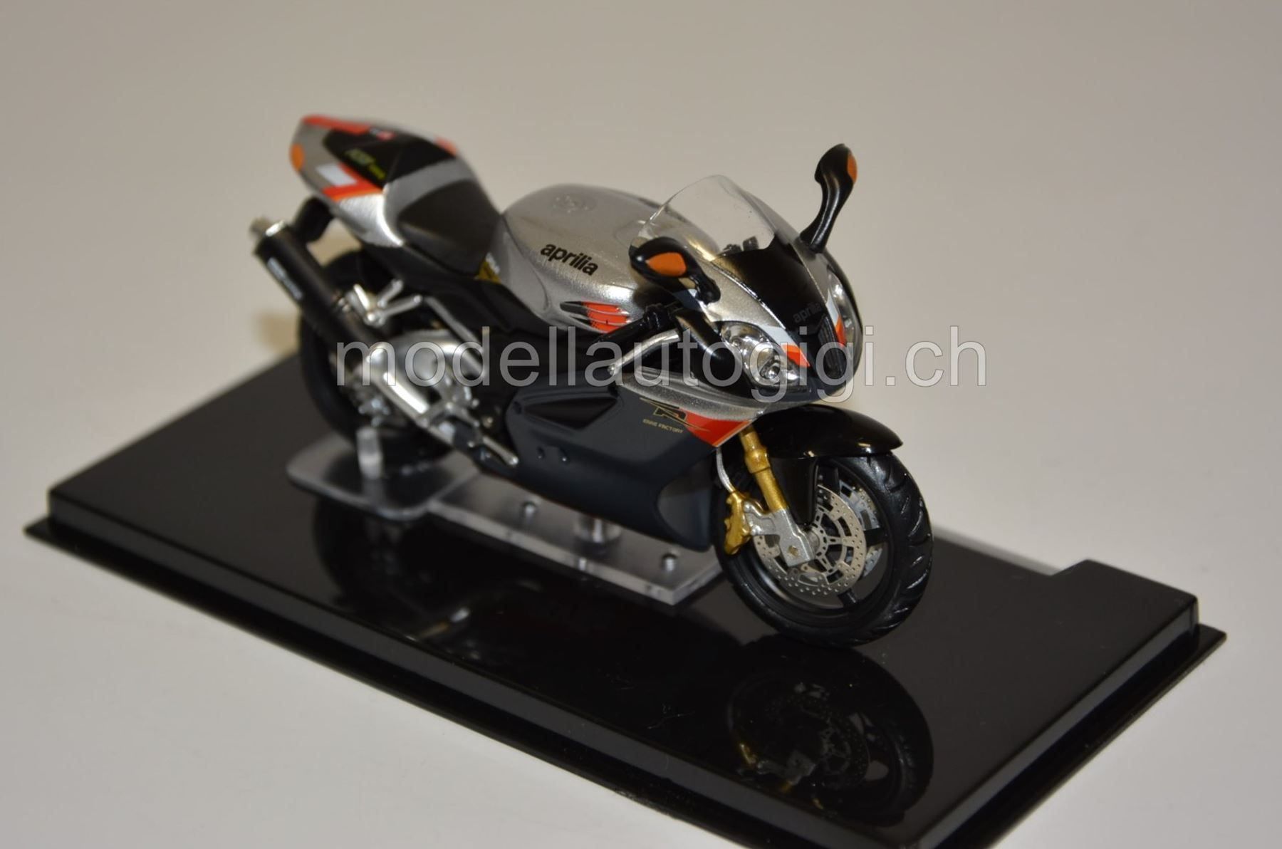 Kit di modellismo & Modellini statici: Aprilia RSV 1000R , 1:24 – Nuovo (secondo la descrizione) da Goldach venduto da Feivel9 4