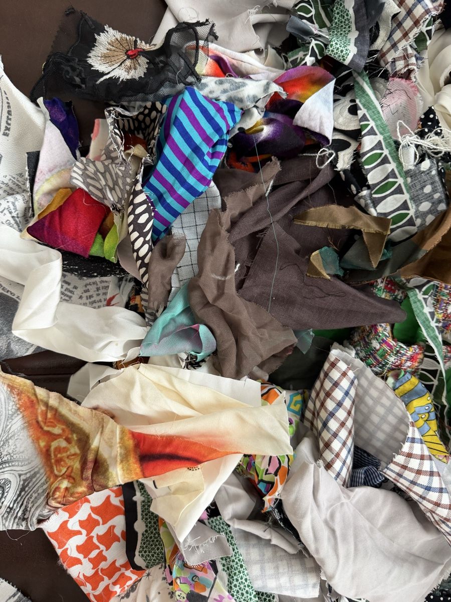 Tessuti: Stoffreste-Sack: kunterbunt, ideal für Patchwork + Basteln! – Nuovo (secondo la descrizione) da Winterthur venduto da tat_ky5h 3