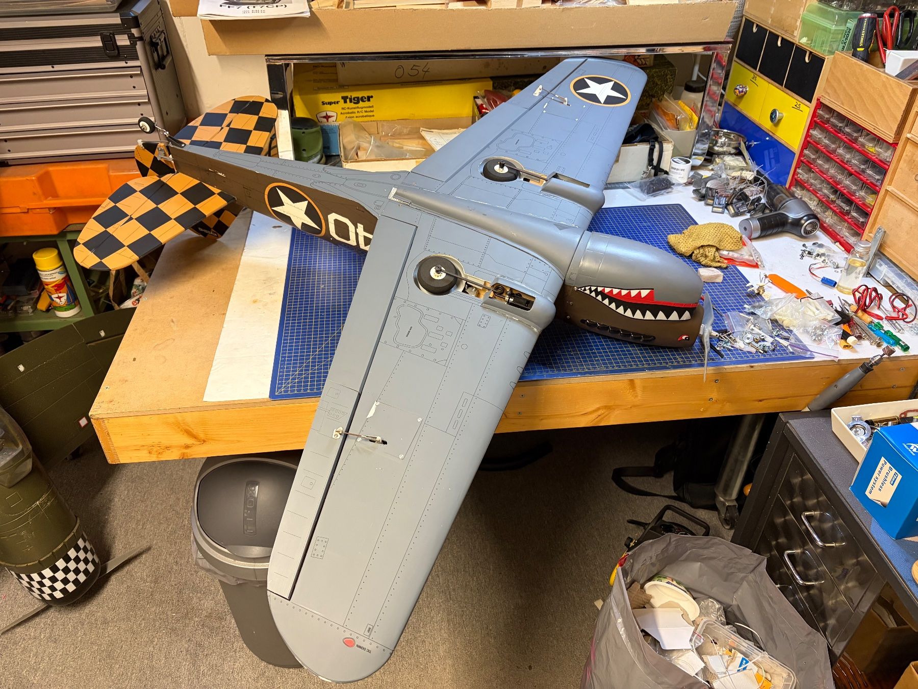 Modellismo RC: Seltenes Flugmodell P-40 Warhawk neuwertig – Nuovo (secondo la descrizione) da Glattbrugg venduto da Olio7 1