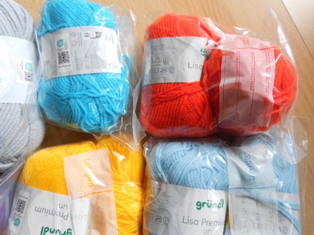 Wolle: Strickwolle verschiedene – Gebraucht aus Flühli LU von primula-47 3