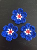 Set 3 Stk. Blumen blau gehäkelt 4.8 cm