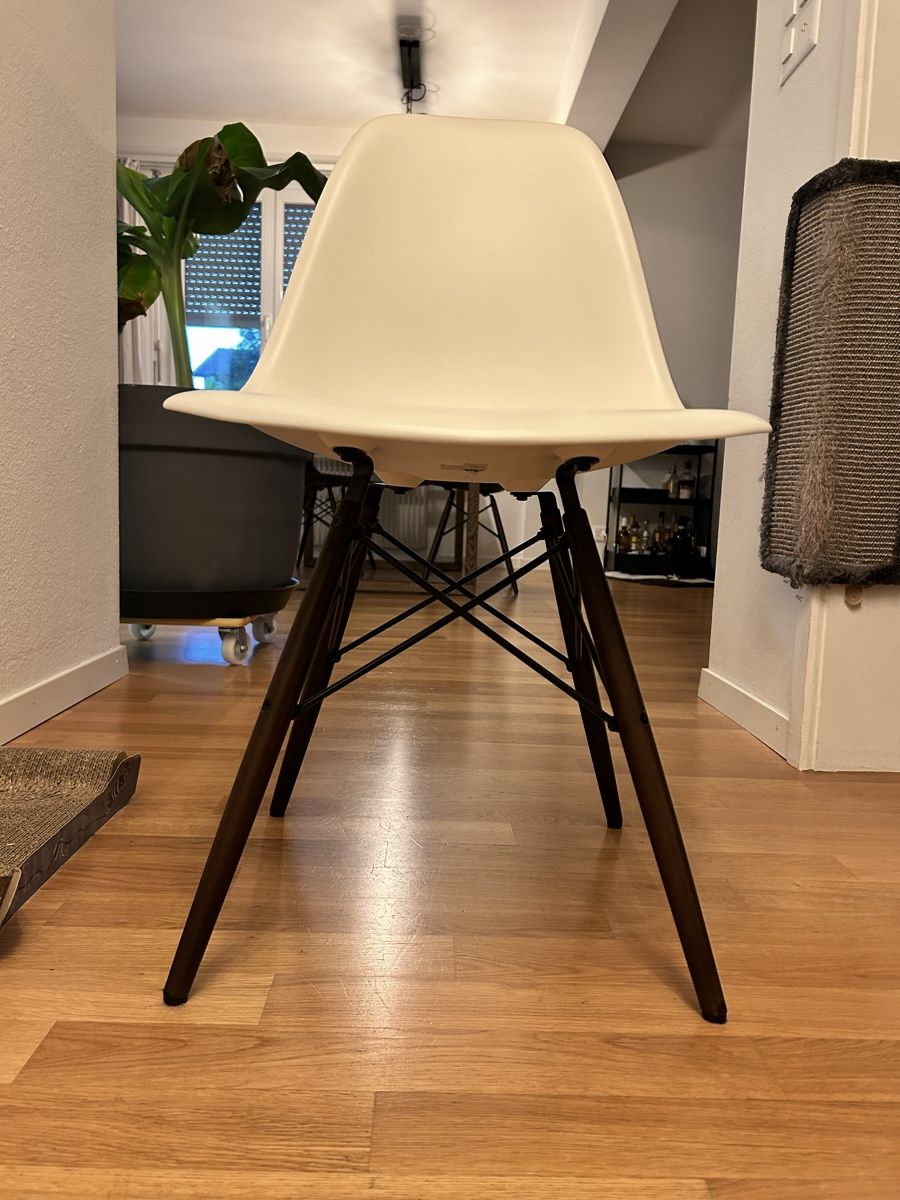Eames Stühle: Vitra Eames Plastic Chair  – Neu (gemäss Beschreibung) aus Lyss von zbi_6xbx 4
