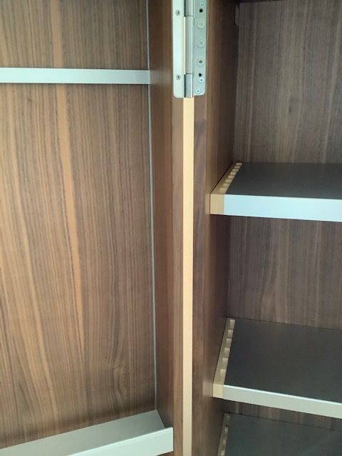 Bulthaup Armadi: Bulthaup B2 Schrank Nussbaum – Usato da Horn venduto da nerocsl01 2