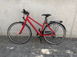 Rotes Damenvelo der Marke Price – nahezu neuwertig