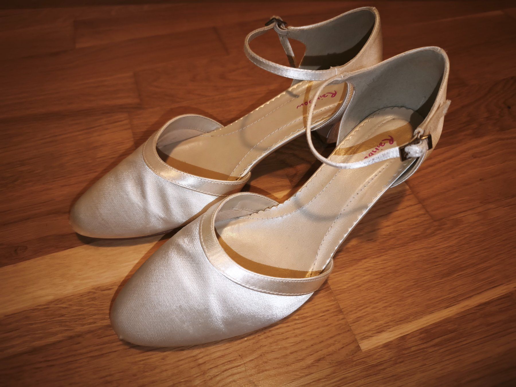 Rainbow Scarpe da donna: Brautschuhe Rainbow Club Gr. 38 – Usato da Zeglingen venduto da Vanillacoke 6