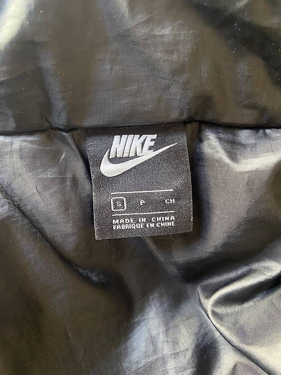 Jacken: Nike Winterjacke – Gebraucht aus Emmenbrücke von lissyrom 1