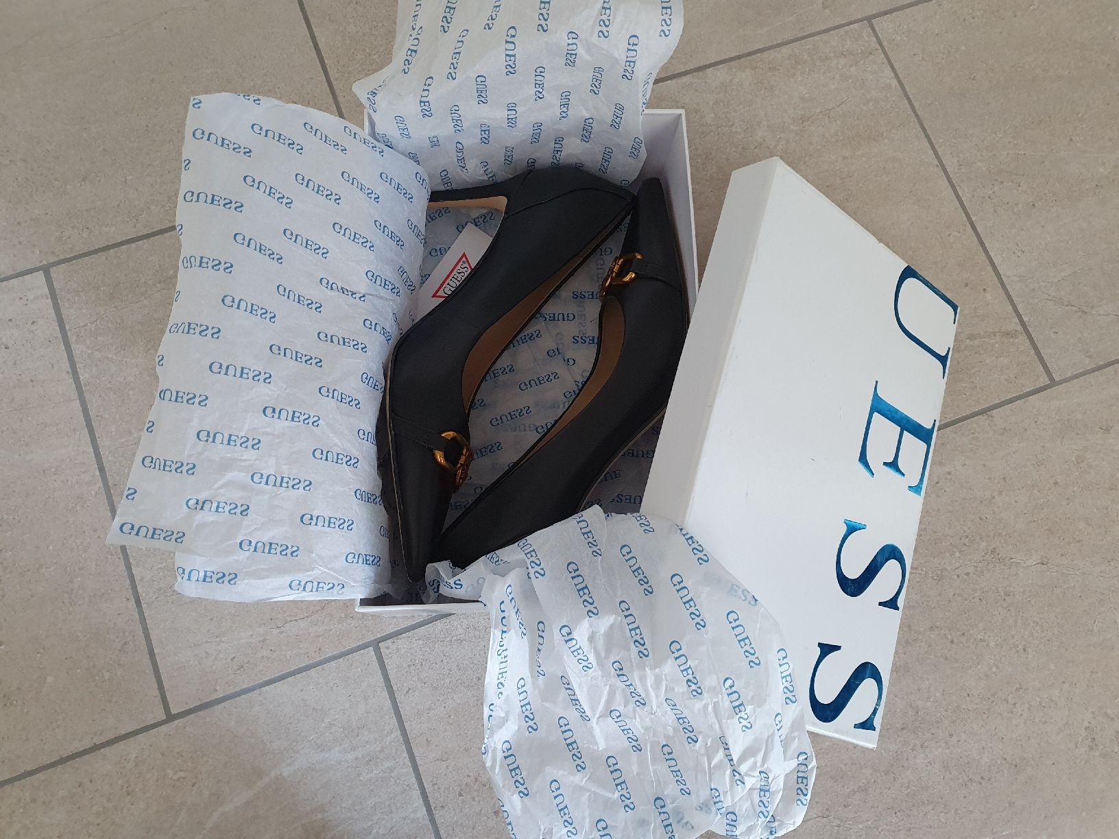 Guess Scarpe da donna: Wunderschöne Guess Pumps schwarz - gold – Nuovo (secondo la descrizione) da Wettingen venduto da __Dom__ 9