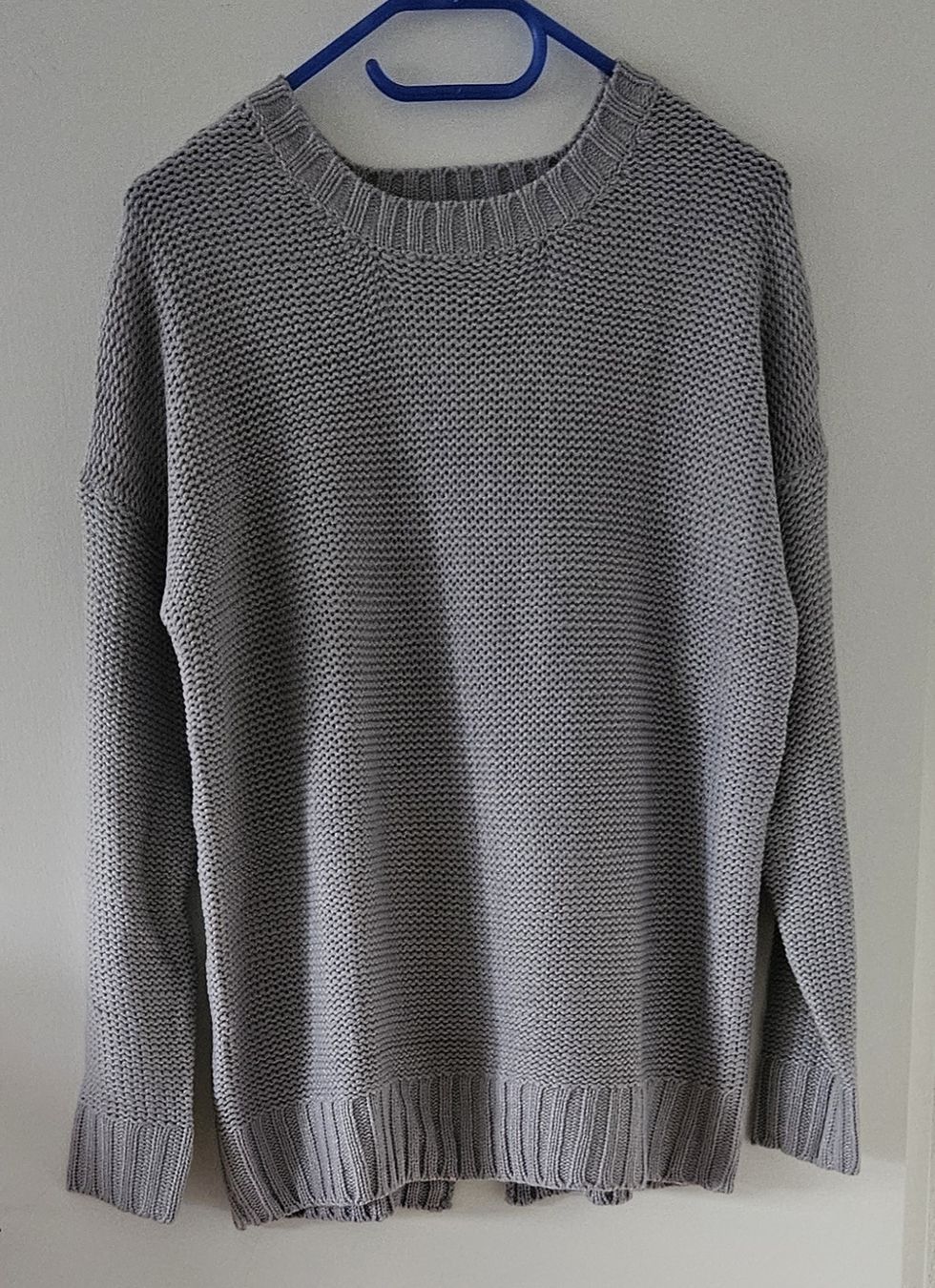 Pullover & Sweatshirts: grauer Pulli Gr. M - Spendenaktion – Neu (gemäss Beschreibung) aus Unterkulm von Beljasch