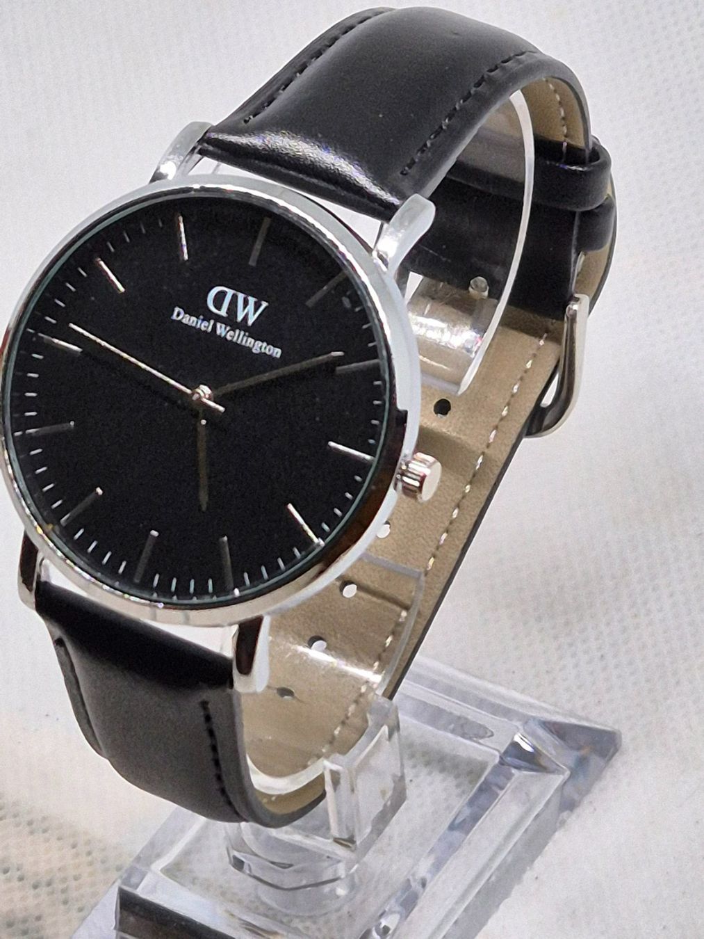 Daniel Wellington Orologi: Daniel Wellington schwarze Uhr, elegant und modern – Usato da Losone venduto da bal_gfp6 3
