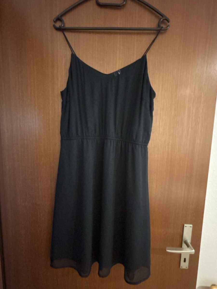 Vero Moda Robes: Kleid VERO MODA schwarz Grösse M  – D'occasion à Rünenberg par ZwergLi100