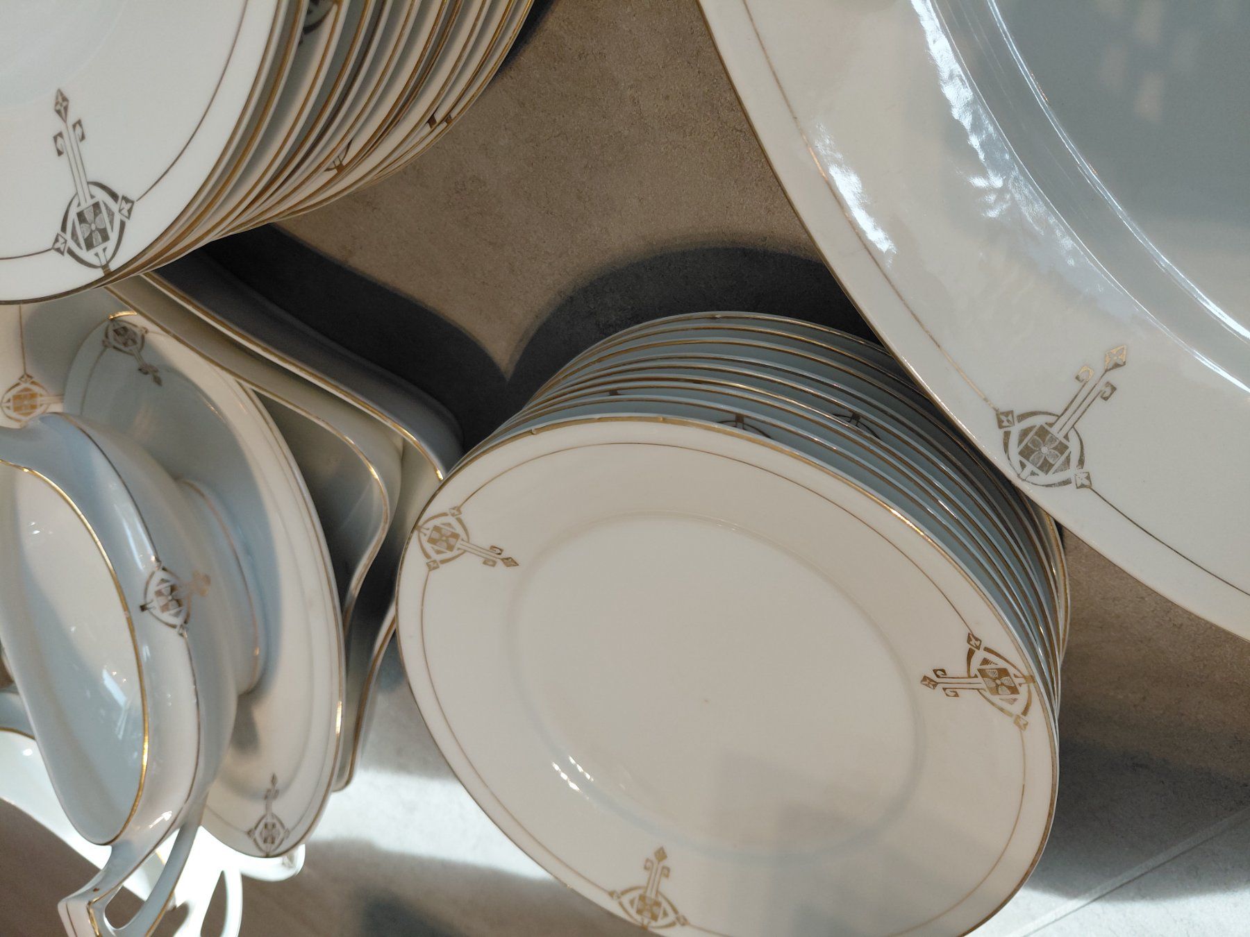Set di piatti: Antikes Art Deco Speiseservice – Usato da Zürich venduto da Rosys 3