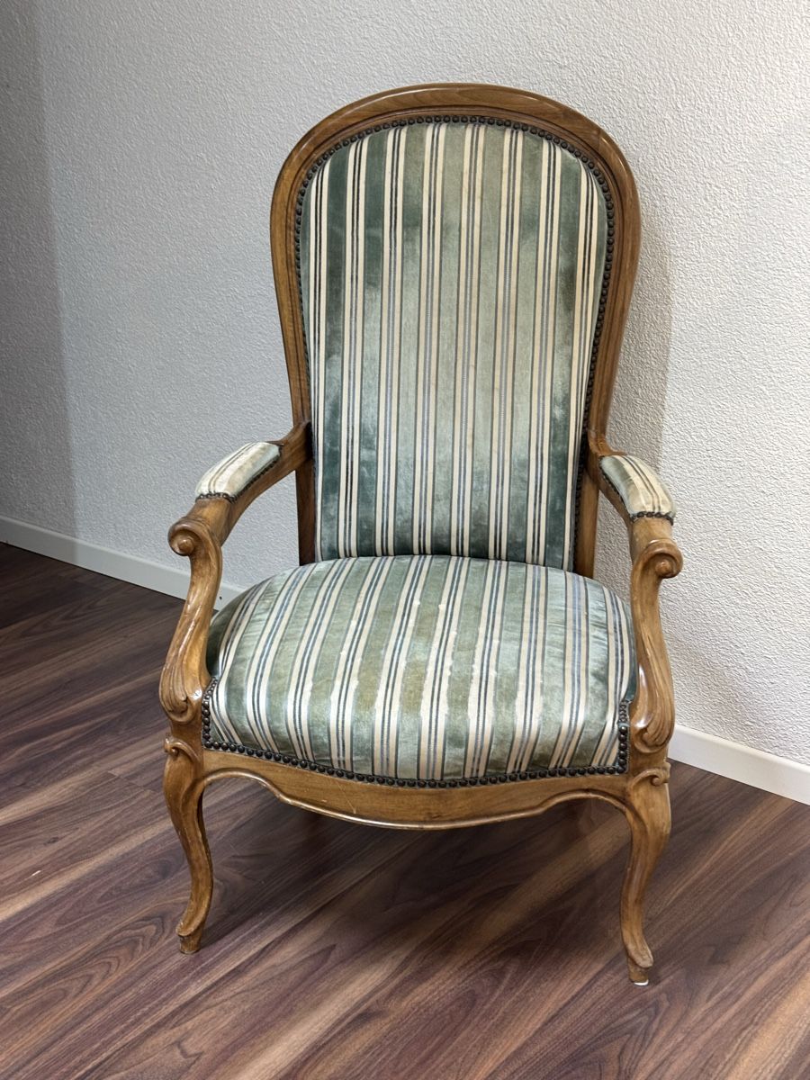 Poltrone: Voltaire-Sessel / Fauteuil im Louis-Philippe-Stil, Nussbaum – Usato da St. Erhard venduto da nano9