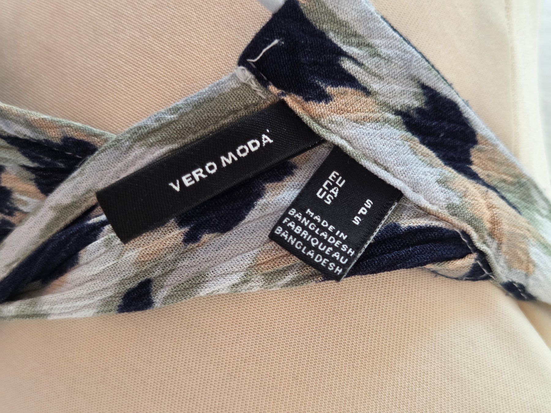Vero Moda Vestiti: Kleid Vero Moda – Nuovo (secondo la descrizione) da Wängi venduto da Bibo4. 7