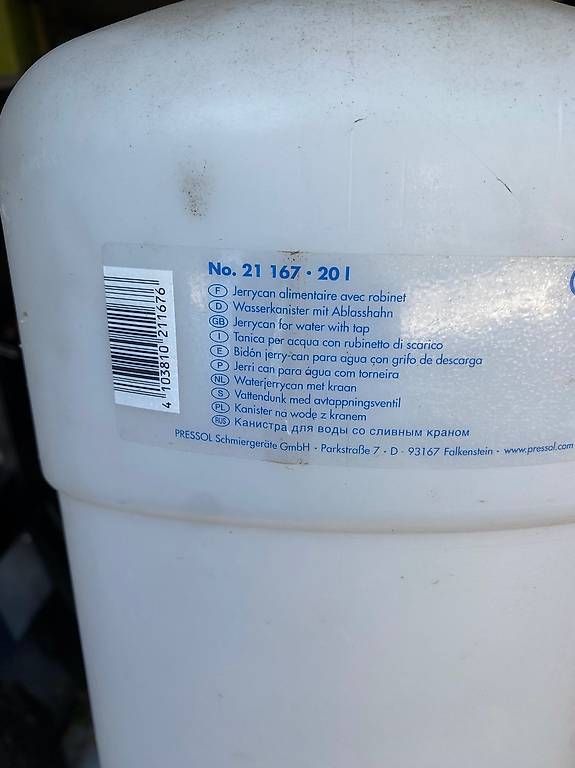 Taniche per benzina: 2 jerrican 20 litres – Usato da Martigny venduto da seater 1
