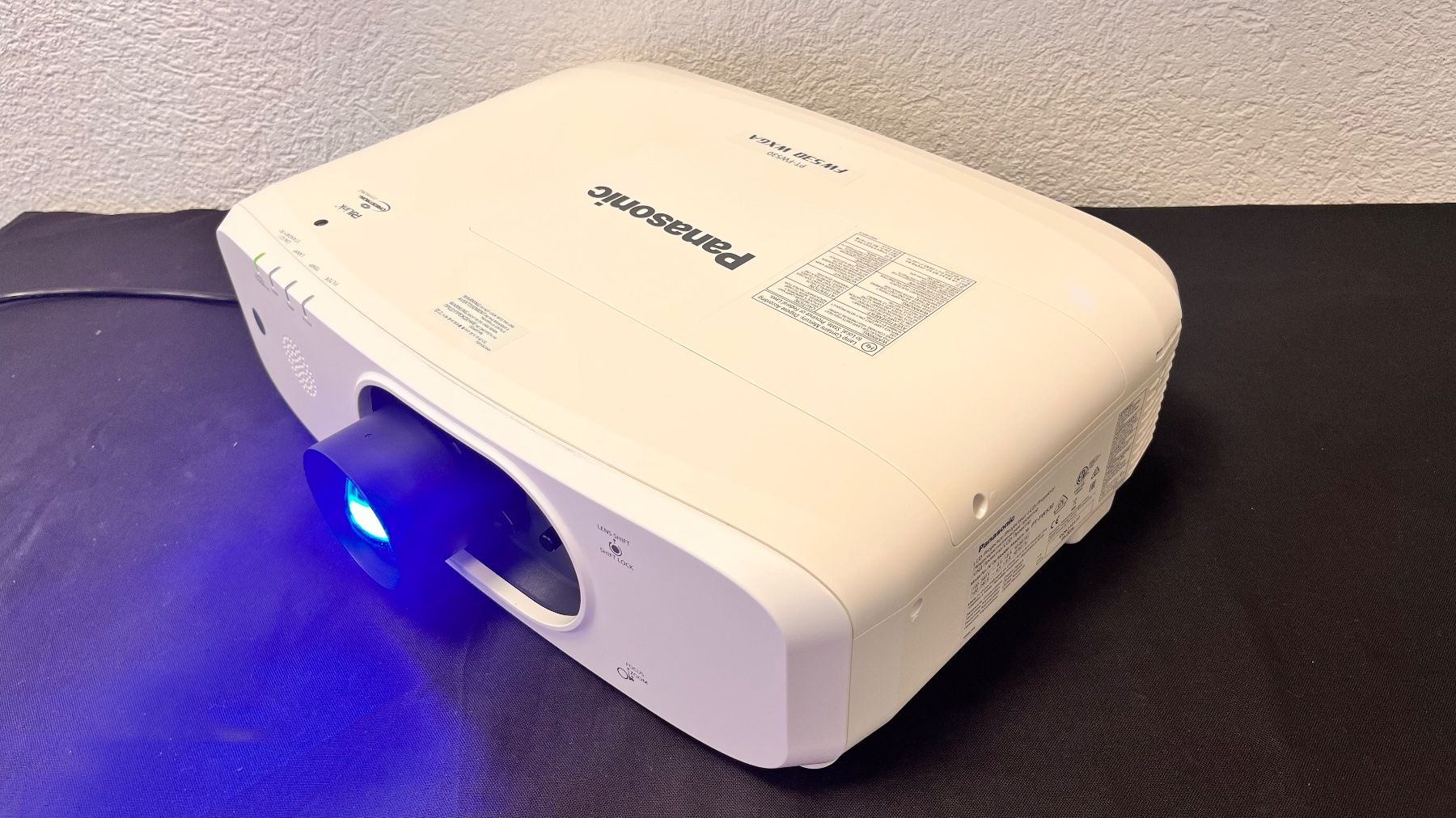 Panasonic Proiettori: Panasonic PT-FW530 – Usato da Bern venduto da NIKA-SYSTEMS 1