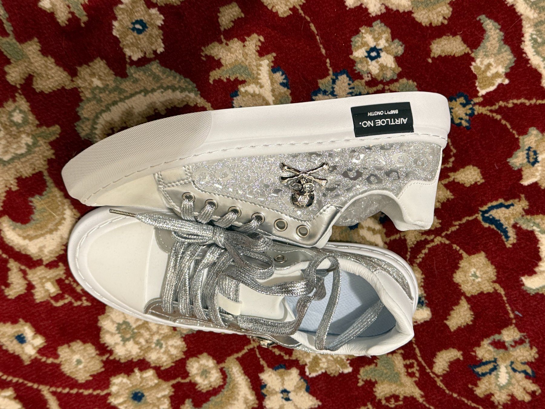 Herrenschuhe: Baskets blanches argentées – Neu (gemäss Beschreibung) aus Genève von AWWA 5