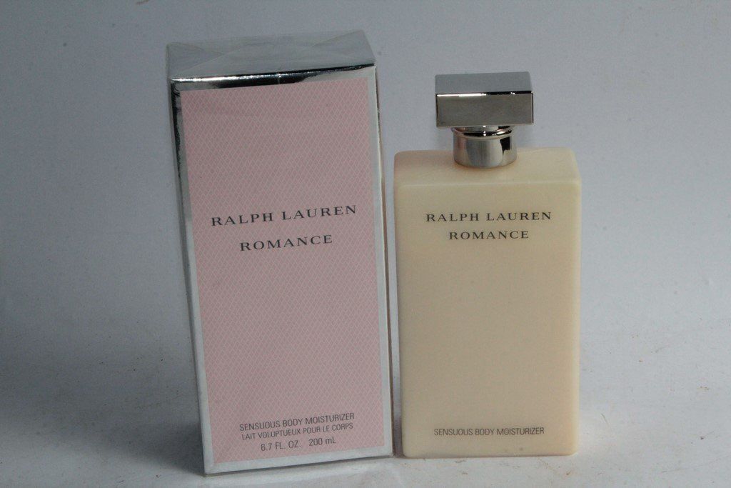 Profumi & Eau de Toilette: Lait corps Romance Ralph Lauren  200 ml – Usato da Vandoeuvres venduto da Dom-Tom