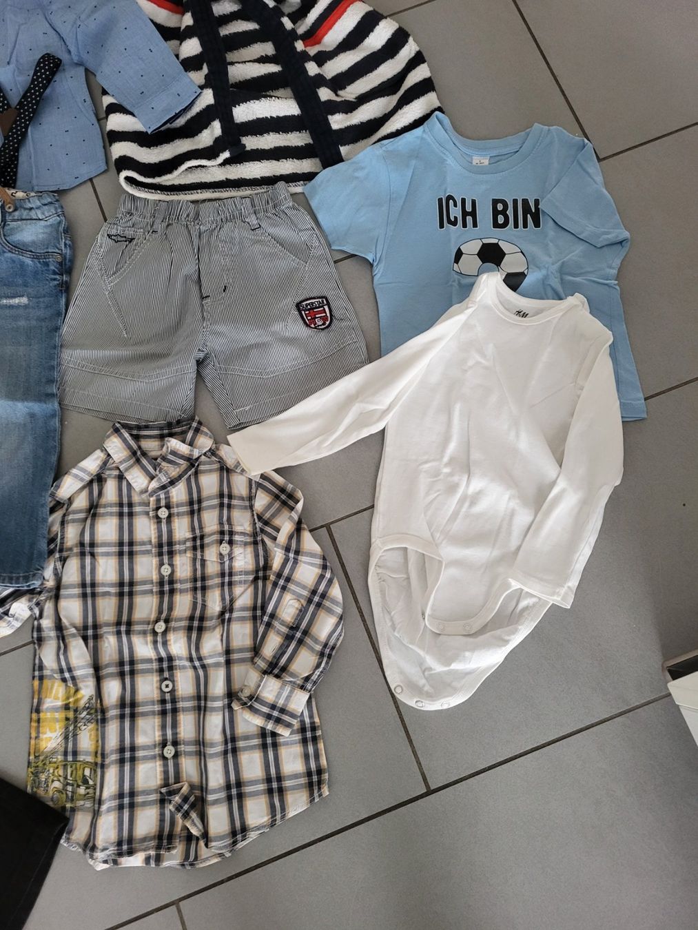 C&A Lotti & Set di vestiti: Kleiderpaket gr. 92 98 – Usato da Boswil venduto da i12i 4