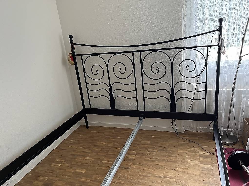 Lits: Metallbett wunderschön  – D'occasion à Zürich par Joel2004 3