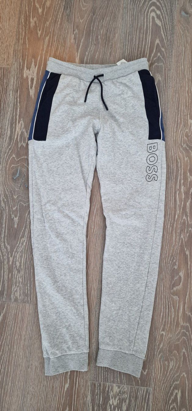 Hugo Boss Pantaloni: Boss Trainerhose Kids Grösse S, Alter 14 – Nuovo (secondo la descrizione) da Baden venduto da bue_hnb9
