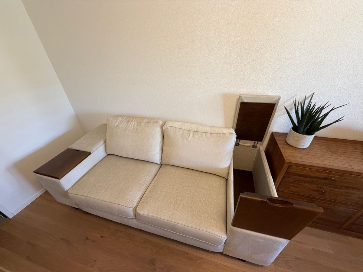 Pfister Sofas: Sofa mit integriertem Stauraum beige 2 Sitzplätze – Gebraucht aus Frick von salomebu 1