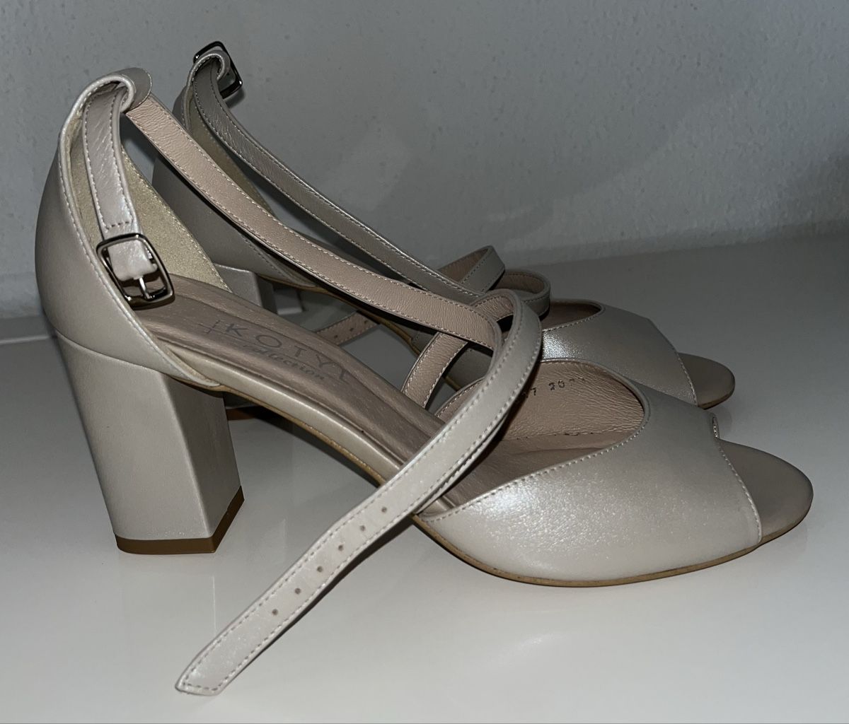 Scarpe da donna: Sandali eleganti Kotyl – Nuovo e nell'imballaggio originale da Cama venduto da lar_2rh9 5