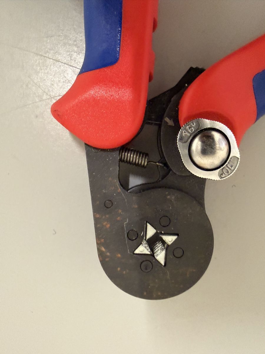 Knipex Tutti gli attrezzi: Knipex Presszange  – Usato da Zürich venduto da papaplatte 1