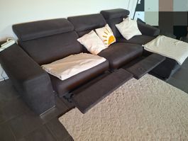 Sofa mit elektrischen Fussstützen