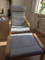 Bequemer Sessel mit Fusshocker  grau/Holz