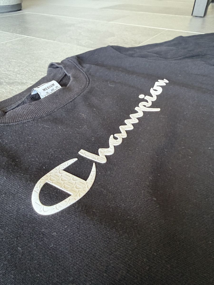 Champion Pullover & Sweatshirts: Schwarzer Champion Pullover, M – Gebraucht aus Balterswil von tam_n8q7 1
